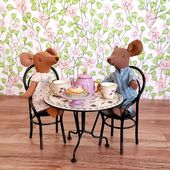 🌸🐭Superbe ensemble Tea Time des souris Maileg. Une belle idée cadeau pour les petits ! 🩷🌸
.
.
Lien dans la bio pour tout retrouver sur notre boutique en ligne. 
.
.
#maileg #mailegworld #mailegteatime #sourismaileg #valisettemaileg #jouetsmaileg #jouets #jouetsvintage #maileglovers #lemondedemaileg #maileglove