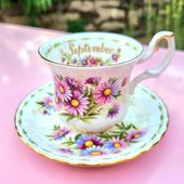 🌸🩷Tadaaa ! La tasse vintage Royal Albert - Flower of the Month - September, version tasse à café est arrivée ce matin chez Églantine ! 
N'est-elle pas ravissante ?
Dites nous en commentaire si vous aimez !
Retrouvez toute la collection sur notre boutique en ligne. 🩷🌸
Lien dans la bio !
.
.
#flowerofthemonth #flowerofthemonthseries #vintageteacup #royalalbert #royalalbertengland #bonechina #teatime #tassesancienne #tassesfleurie #vintageteacup #porcelaineanglaise #afternoontea #tasse #tasses #tassesvintage #royalalbert #afternoontea #tasseàfleurs #tasseenporcelaine #serviceathé #tasseenporcelaine #englishcottage